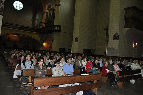 La conferencia tuvo lugar en la propia iglesia de Santiago del convento de dominicos de Pamplona