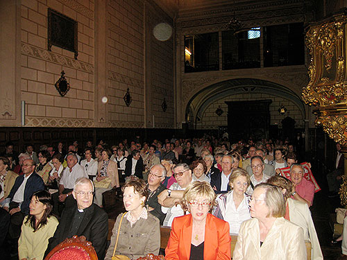 La conferencia tuvo lugar en la iglesia de Agustinas Recoletas de Pamplona