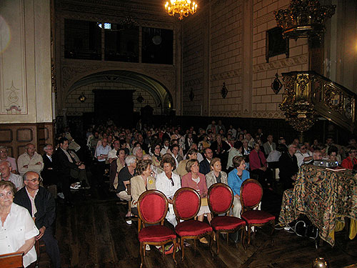 La conferencia tuvo lugar en la iglesia de Agustinas Recoletas de Pamplona