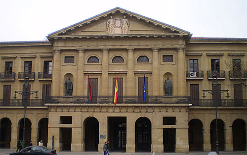 Fachada principal del Palacio de Navarra