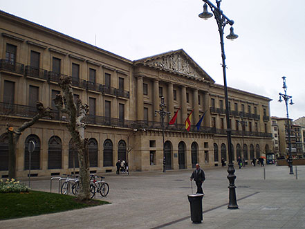 Hnos. Yárnoz. Fachada de la Avda. Carlos III