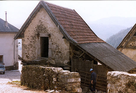 Arquitectura popular: hórreo de Aria (Salazar)