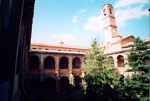 Vista del claustro bajo y sobreclaustro