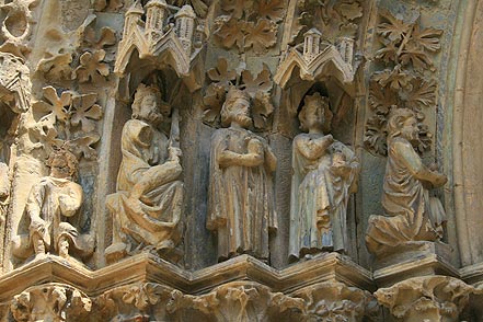 Los Magos y Herodes. Portada de la parroquia de Santa María de Olite