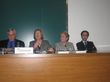 De izquierda a derecha, Víctor Nieto, María Concepción García Gainza, Carmen Saralegui y Ricardo Fernández Gracia