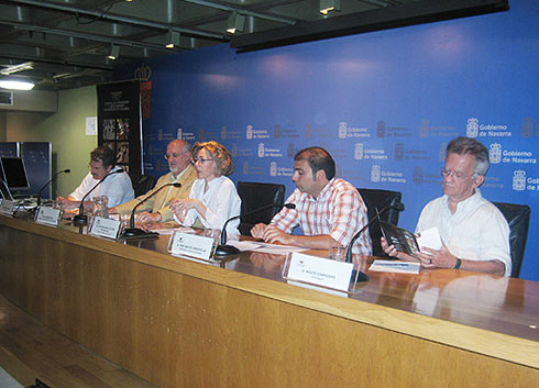 Mesa redonda redonda, de izquierda a derecha: D. José Luis Larrión, D. Pío Guerendiáin, Dña. Asunción Domeño (moderadora), D. José Carlos Cordovilla y D. Koldo Chamorro