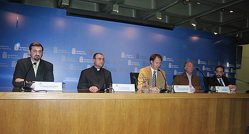 Mesa redonda redonda, de izquierda a derecha: D. Gerardo Díaz Quirós, D. Javier Aizpún, D. José Javier Azanza López (moderador), D. José Antonio Eslava y D. Joaquín Lorda Iñarra