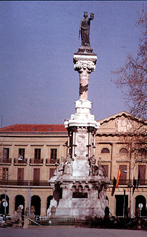 Monumento a los Fueros