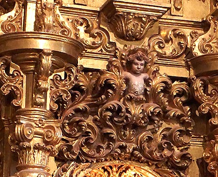 Detalle del retablo de la Virgen del Castillo de Roncal