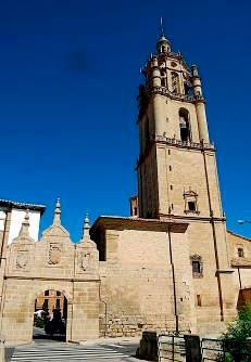 Torre de la parroquia de Santa María de Los Arcos
