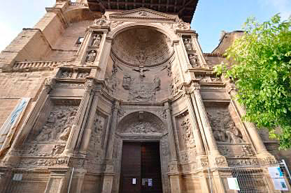 Portada renacentista de la iglesia de Santa María de Viana