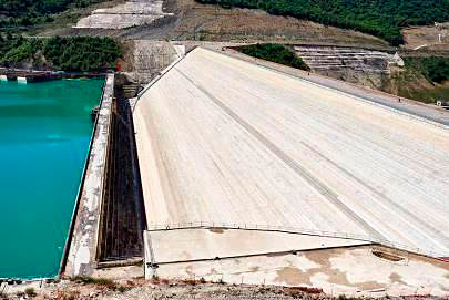 Recrecimiento de la presa de Yesa.