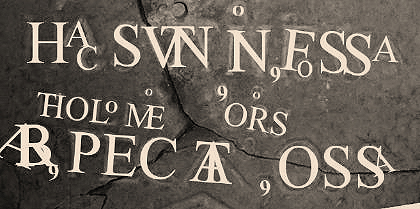 Lápida de la iglesia parroquial de Garde, detalle de la inscripción. Reinterpretación.