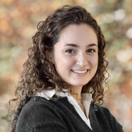 María Brotons <br>(COM'21)