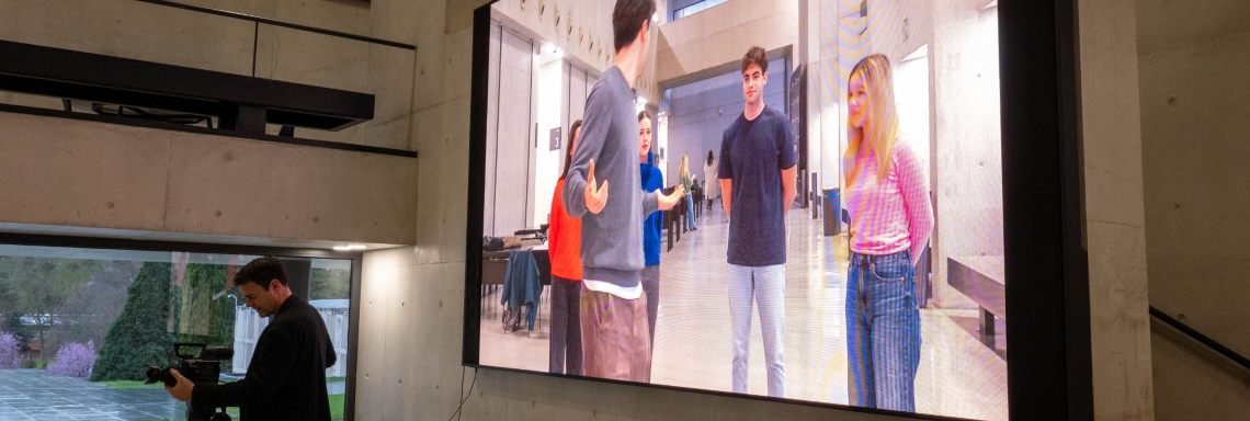 Comunicación oral y presencia en pantalla: simulaciones televisivas