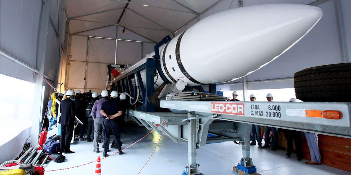 Prototipo del proyecto Tronador II en el interior de un hangar del Puerto Espacial de Punta Indio, en Argentina. Foto: UNAV. Prototipo del proyecto Tronador II en el interior de un hangar del Puerto Espacial de Punta Indio, en Argentina. Foto: UNAV.
