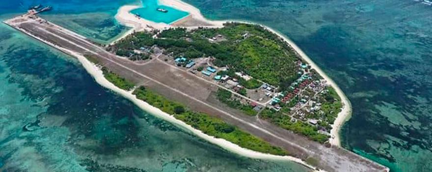 Pista aérea instalada por China en la isla Thitu o Pagasa, la segunda mayor de las Spratly, cuya administración hacía sido reconocida internacionalmente para Filipinas [Eugenio Bito-onon Jr]