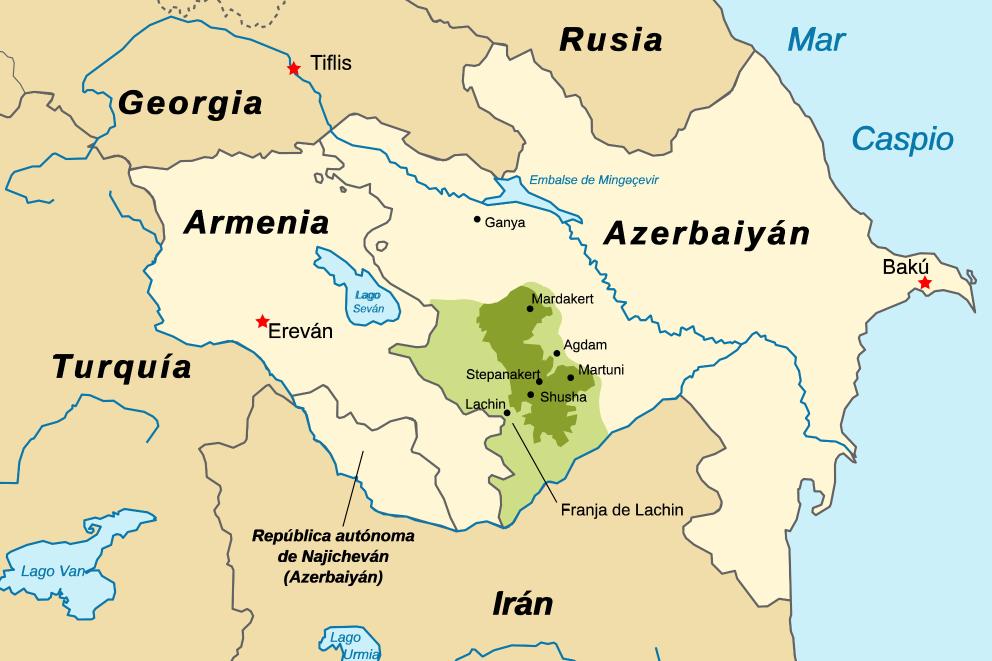 En verde fuerte, territorio de Nagorno-Karabaj acordado en 1994; en verde suave, territorio controlado por Armenia hasta este verano [Furfur/Wikipedia]