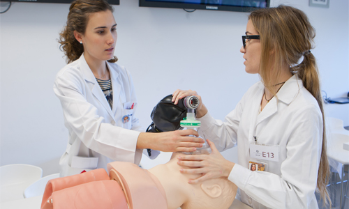 Alumnas en el Centro de Simulación