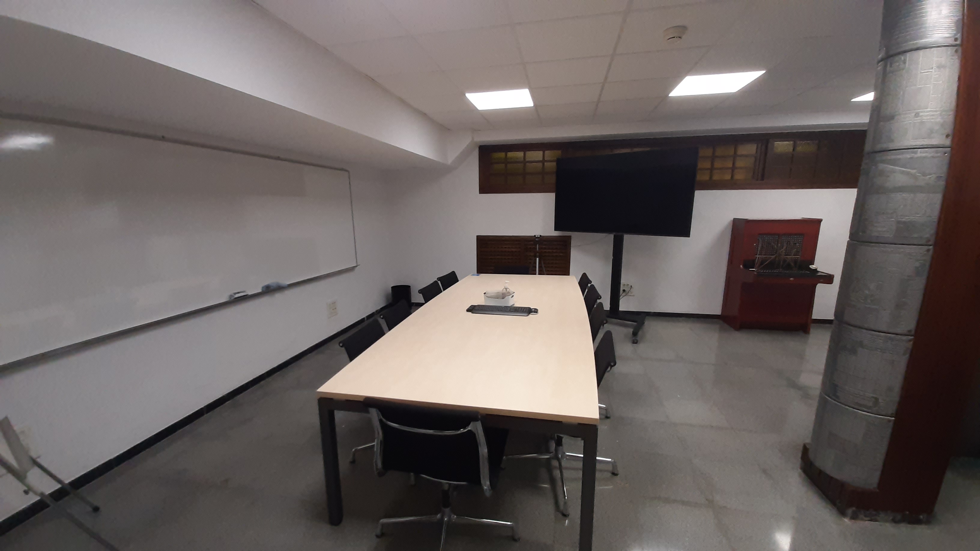 Edificio Central Sala de Reuniones 2