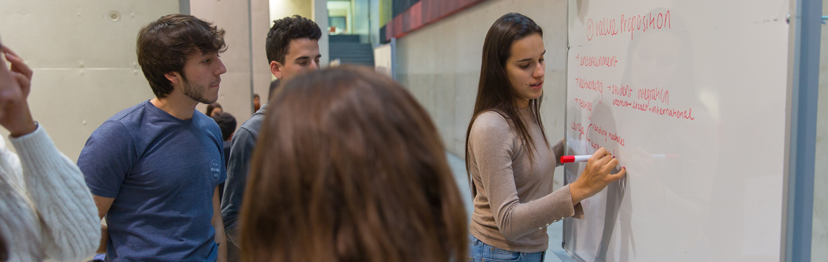 Los estudiantes cuentan en cada curso con un consejo que les representa y canaliza las propuestas que deseen emprender