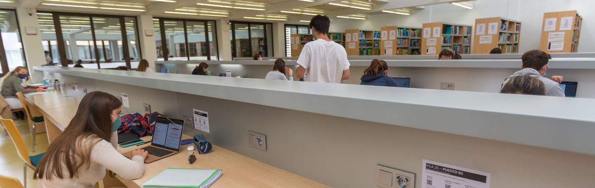 Alumnos estudiando en la Biblioteca de Ciencias