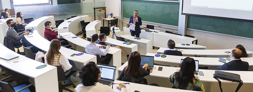 Las reuniones científicas de la facultad buscan conocer el trabajo de otros colegas e intercambiar ideas con profesionales de otros centros. 