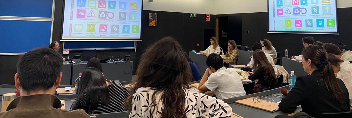 Los estudiantes del Máster Universitario en Diseño y Gestión Ambiental de Edificios (MDGAE) aprenden en la semana de certificaciones WELL & BREEAM®