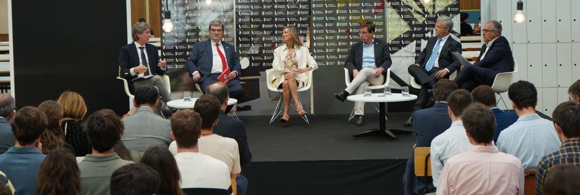 En medios: la visita de alcaldes a la Escuela de Arquitectura con motivo del Congreso Filosofía y Ciudad