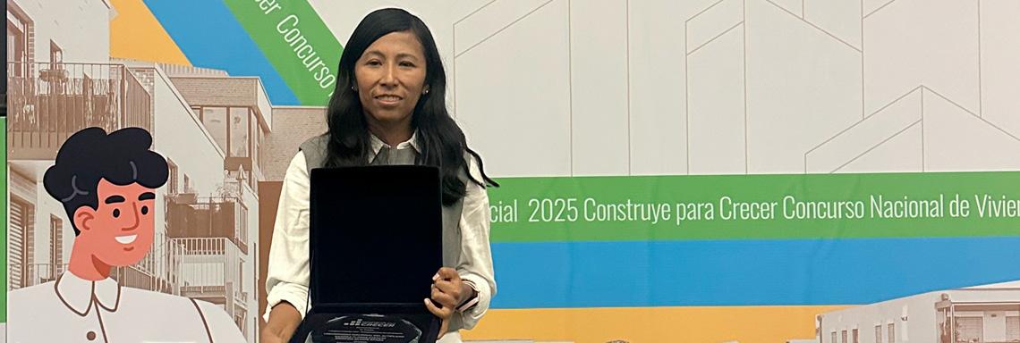 Sandra Flores, doctoranda de la Escuela, recibe el galardón del Concurso Nacional de Vivienda Social de Perú