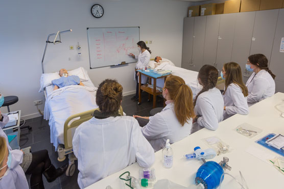 La Facultad de Medicina apuesta por enseñar a los alumnos la adquisición de competencias profesionales, que harán de ellos mejores médicos