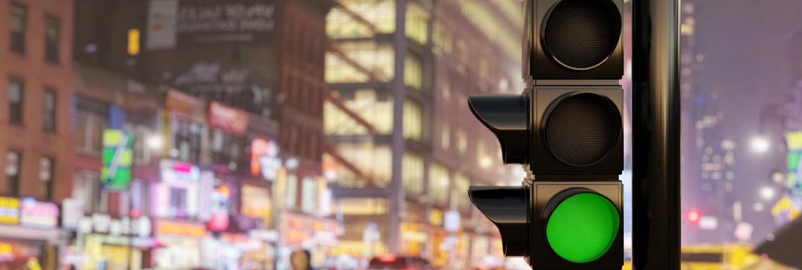 Así aumentan la contaminación urbana los semáforos mal gestionados