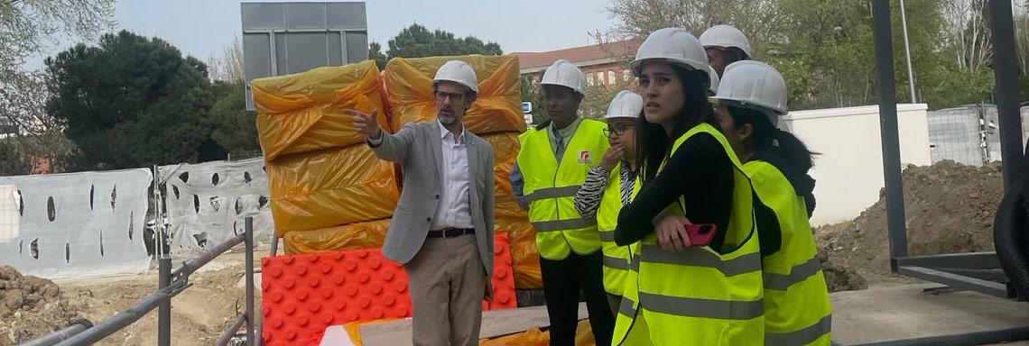 Los estudiantes del Máster en Diseño y Gestión y Ambiental de Edificios visitan una obra de MADC Arquitectos en Madrid