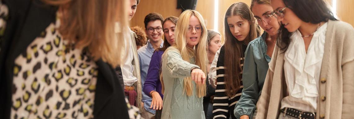 Saltoki visita la sede de posgrado y ofrece un taller a los estudiantes de máster de la Escuela en Madrid