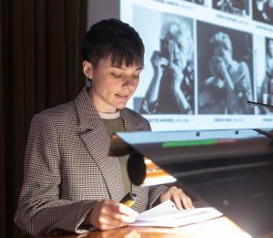 Alicia Fernández Barranco defiende su tesis ‘Lola Álvarez Bravo: fotógrafa, también de arquitectura’