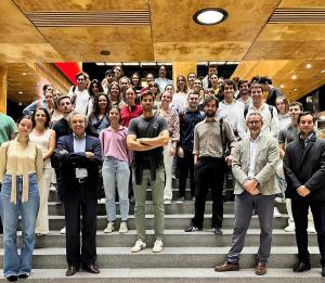 Los estudiantes de los másteres habilitantes de la Escuela de Arquitectura visitan la Torre BBVA
