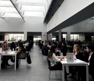 Estudiantes de máster de la Escuela de Arquitectura participan en el Recruiting Day II 