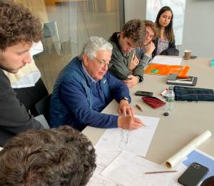 Los estudiantes del MDGAE participan en un ‘workshop’ con César Ruiz Larrea y Miguel Díaz