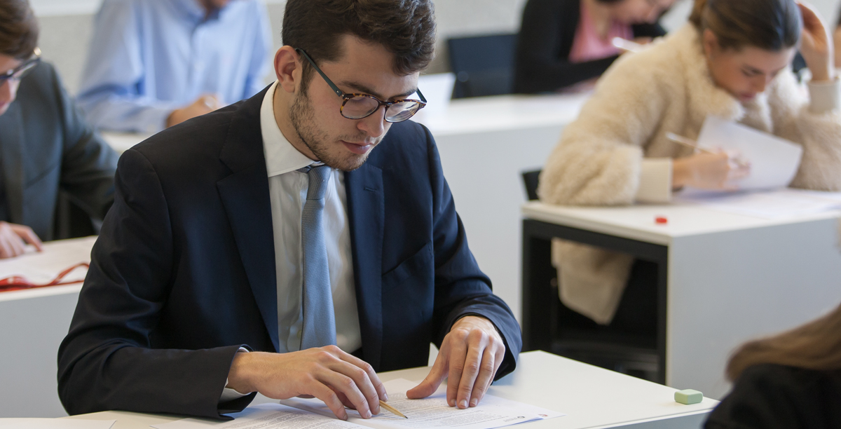 A través de la Escuela del Opositor proporcionamos a nuestros alumnos las herramientas necesarias para que puedan descubrir esta vocación