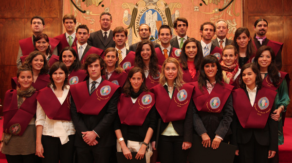 Becas Alumni