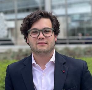 "La formación en Filosofía me aportó herramientas muy necesarias, como procesos de pensamiento, lectura crítica o pensar de manera independiente."