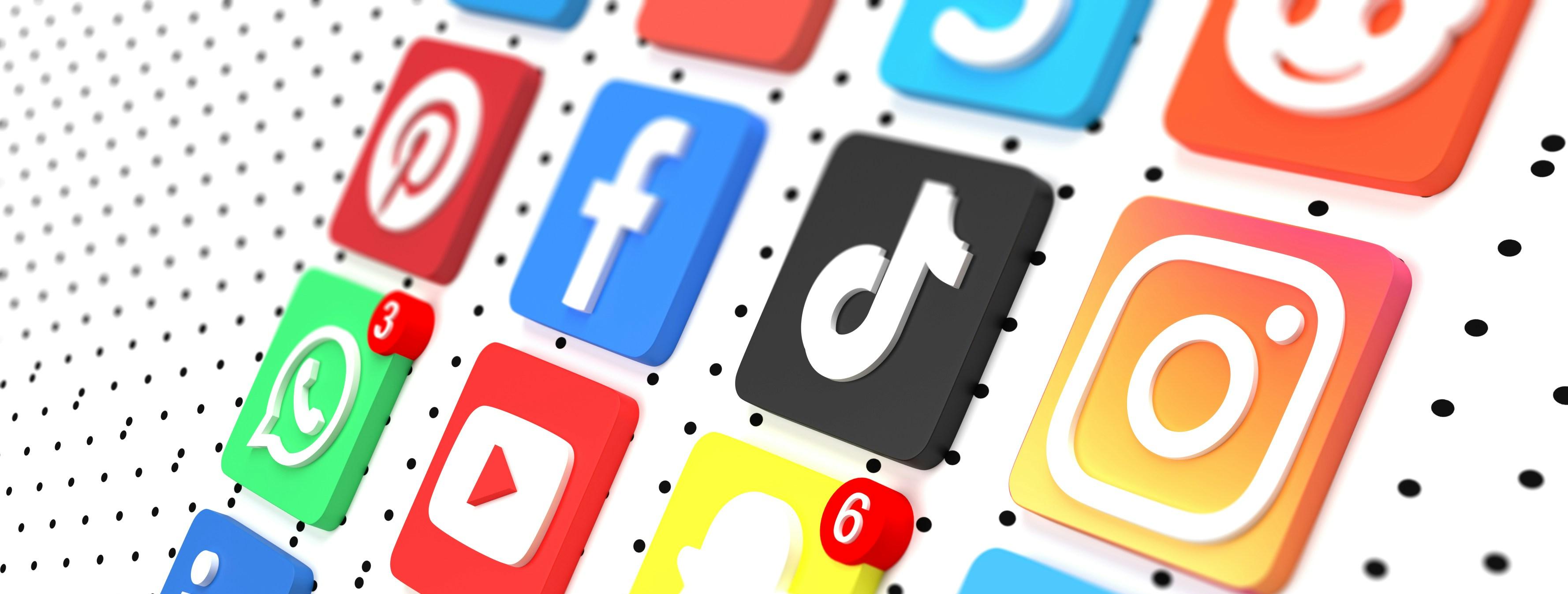 Las redes sociales siguen ganando popularidad entre los jóvenes y los más educados