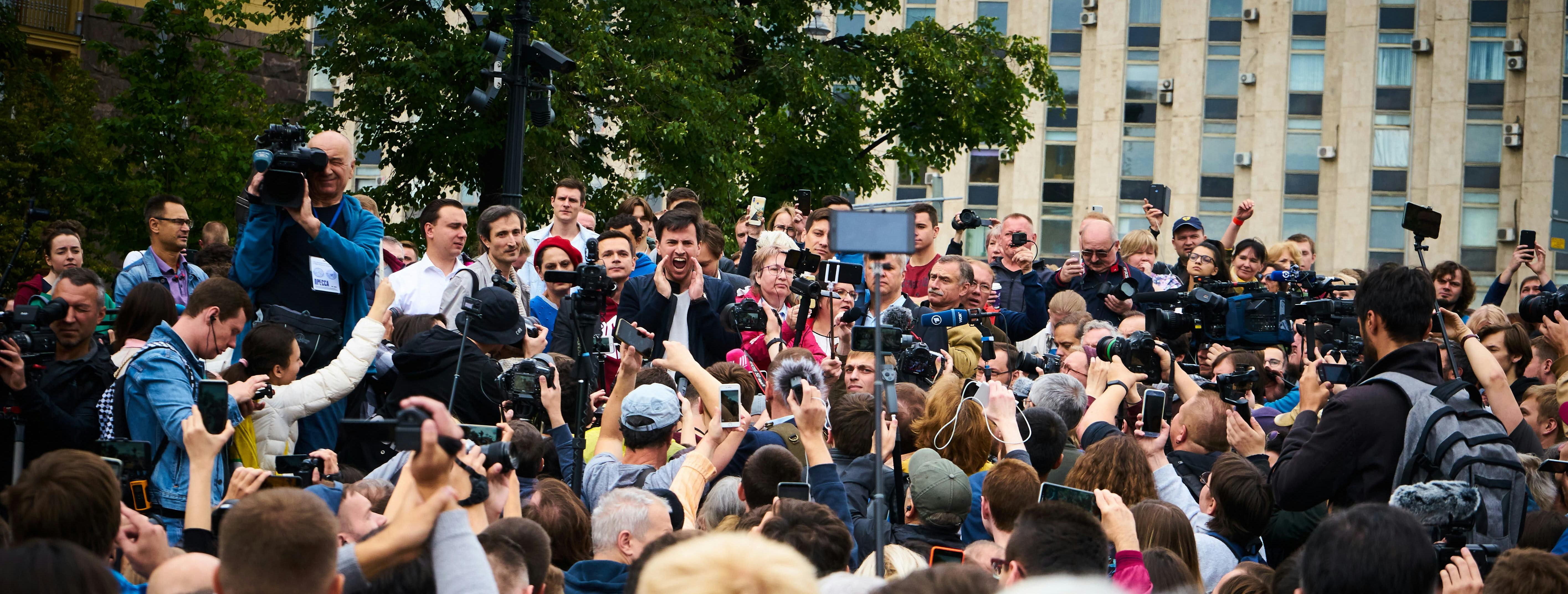 Aumenta la fidelidad de las audiencias, pero disminuye el número de marcas utilizadas para informarse